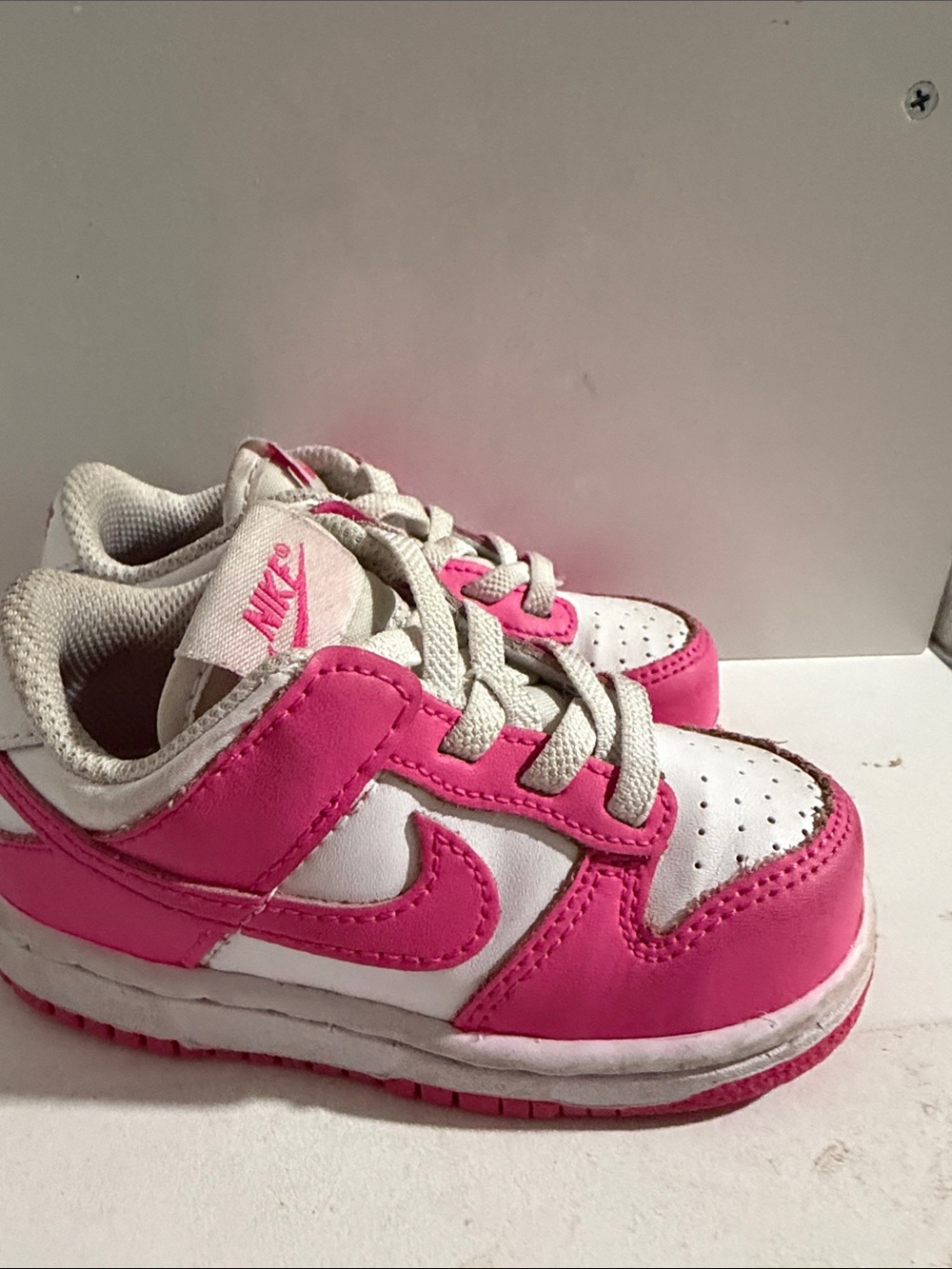 Nike Kids White and Pink Low-Top Sneakers